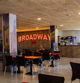 broadway bar inter2