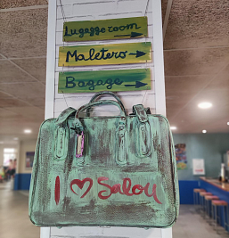 Recepción luminosa y moderna en Inter2 Salou, con ambiente acogedor y diseño superior para recibir a los huéspedes.