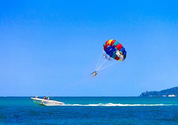 Parasailing a Salou