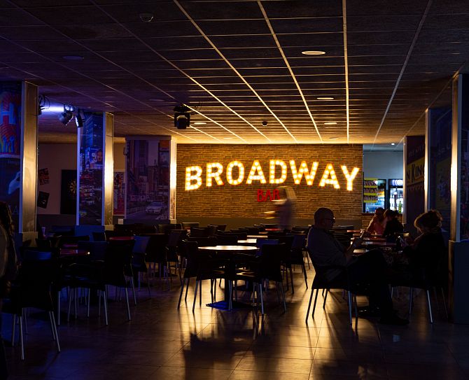 BROADWAY BAR